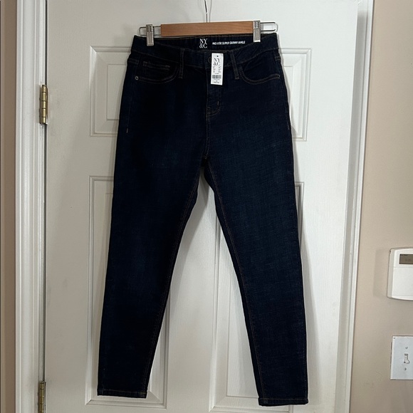 New York & Company Denim - NWT New York & Co. Mid-Rise Super Skinny Size 6P (mid-tagged 10P) Jeans